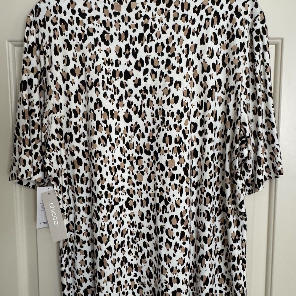 Brand new lightweight 3/4 sleeve T shirt​